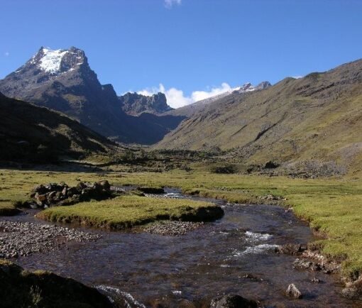 Lares caminata riachuelo